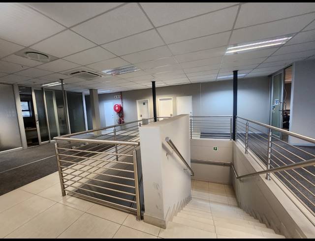 8,470M² WAREHOUSE TO LET IN LINBRO PARK